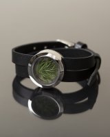 Bracelet with pine needles